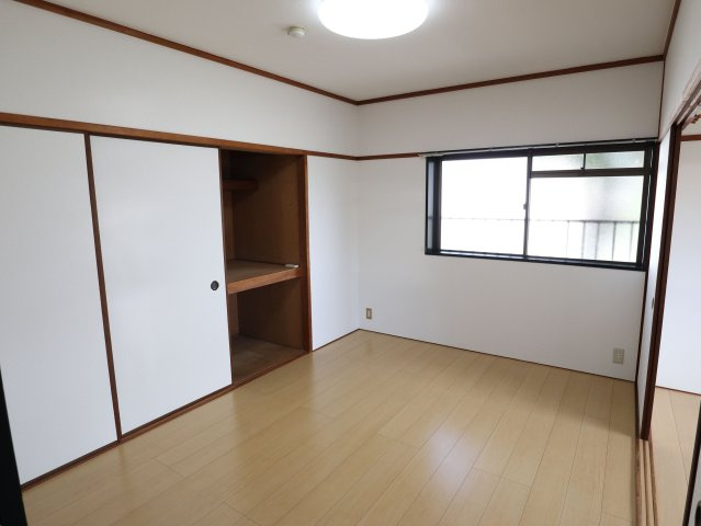 Calm西条中央の洋室