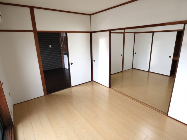 Calm西条中央の洋室