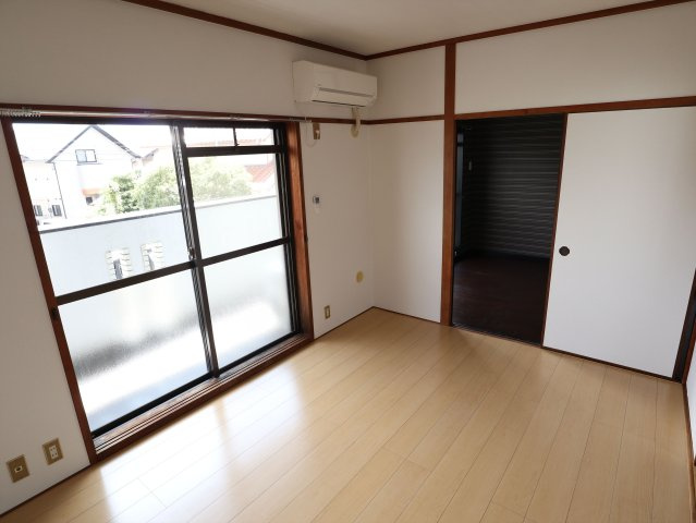 Calm西条中央の洋室