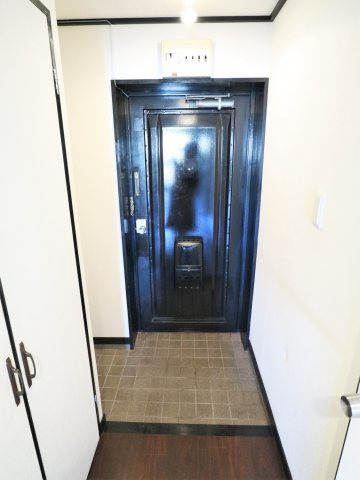 Calm西条中央の玄関