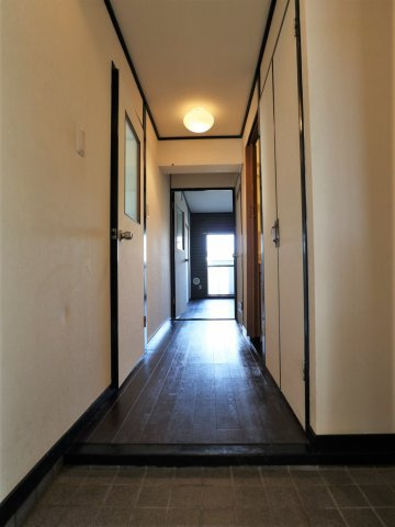 Calm西条中央の玄関