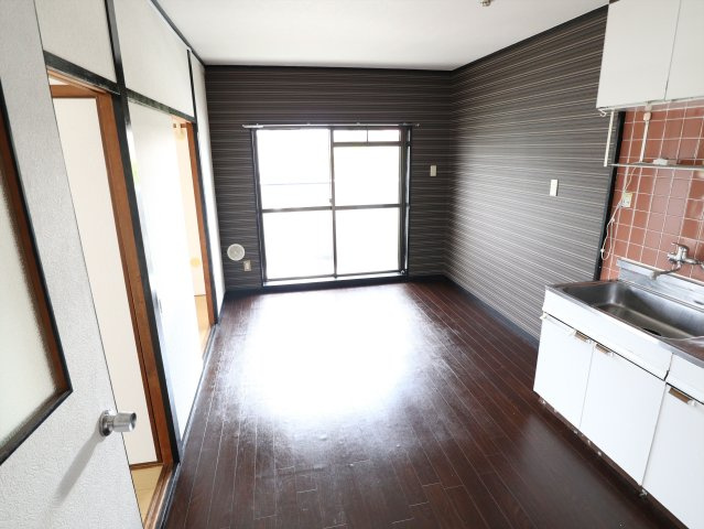 Calm西条中央の居間・リビング