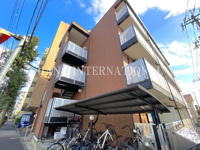 レオネクストルフェリ の外観