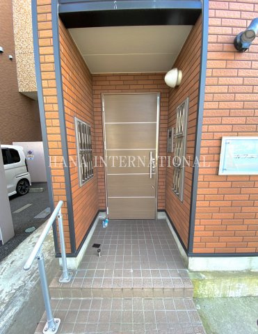 レオネクストルフェリ のエントランス