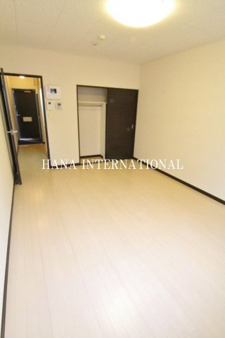 レオネクストルフェリ の寝室|2階以上のお部屋は絨毯仕様です。