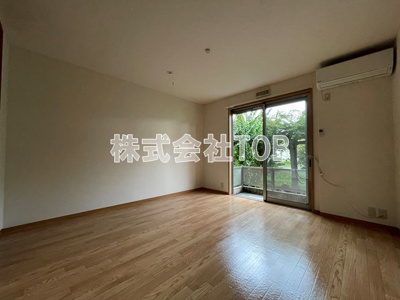 【居間・リビング】 | グランドール深大寺 | 8.3帖
