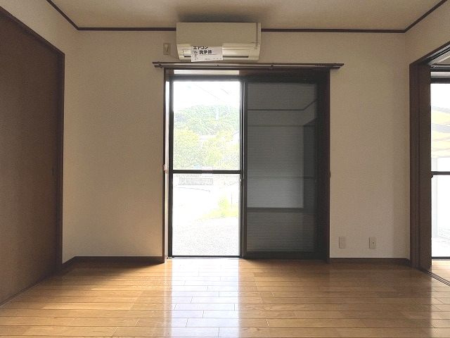 孕西町貸家の洋室|景観の良い洋室になります