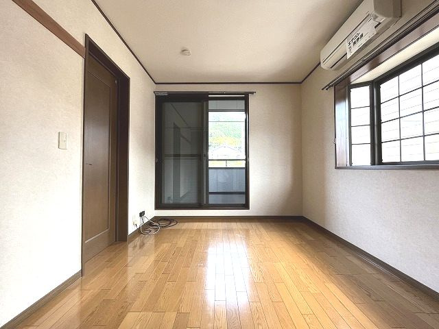 孕西町貸家の洋室|広い洋室です