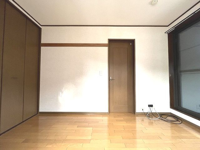 孕西町貸家の洋室|きれいな内装です