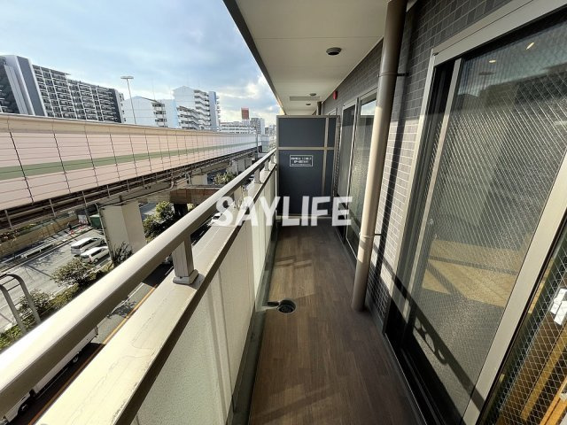 プリエール高井田のバルコニー