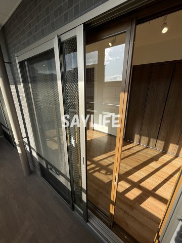 プリエール高井田のバルコニー