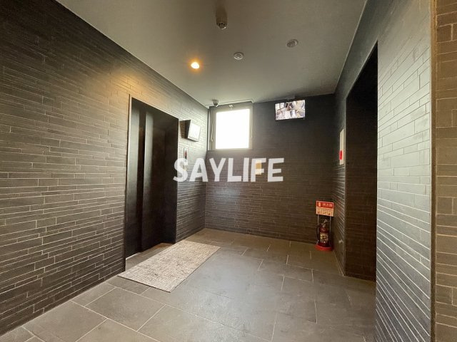 プリエール高井田のロビー