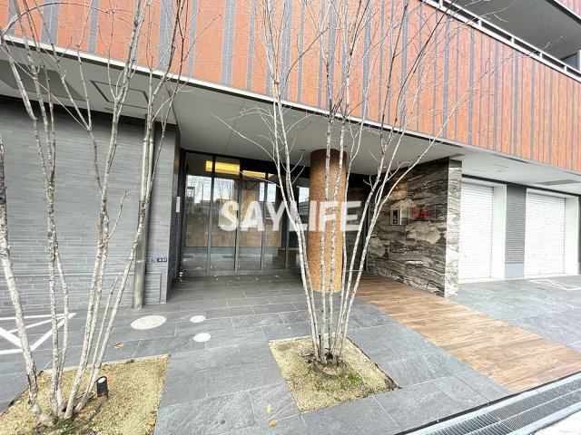 プリエール高井田のエントランス