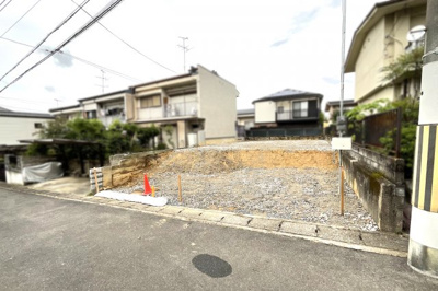 【外観】 | 伏見区醍醐下端山町　注文建築　建築条件なし　土地 | 小中学校《醍醐小学校》《醍醐中学校》が徒歩7分と通学面で安心の距離です。