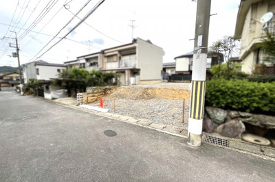 【前面道路含む現地写真】 | 伏見区醍醐下端山町　注文建築　建築条件なし　土地 | 生活便利でありながら世界遺産「醍醐寺」が徒歩圏内にある贅沢な暮らしです。桜の季節・紅葉の季節が楽しみですね！