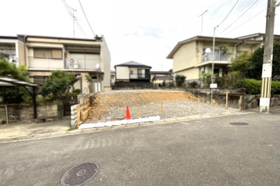 【前面道路含む現地写真】 | 伏見区醍醐下端山町　注文建築　建築条件なし　土地 | 【注文住宅】の最大の魅力は自由度の高さです。 法律の範囲内であれば好きなように家が建てられますのでご家族の理想に沿った夢のマイホームが実現します。