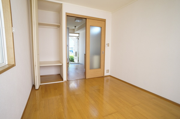 スターハイツ壱番館の居間・リビング