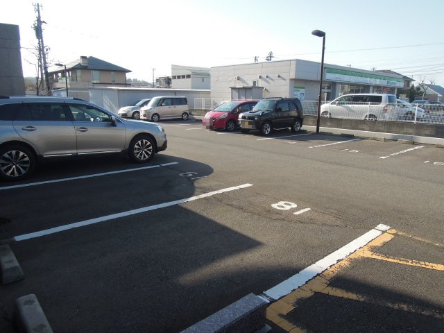 ビブレ板垣の駐車場