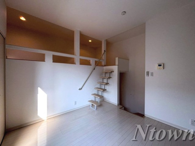 【居間・リビング】 | アルメリアⅡ | こちらのリビングで趣味の時間をお楽しみください