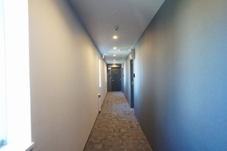 【その他共用部分】 | カーペットタイル敷きの共用通路です