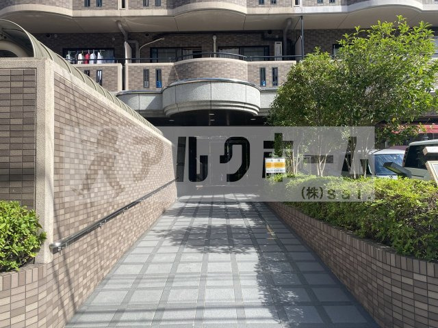 ルミエール八尾のエントランス