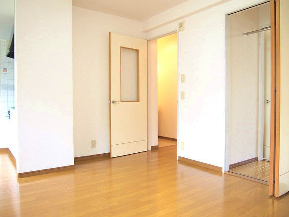 コーポラスF3【キャッシュバック対象物件】の居間・リビング|使いやすい居間です