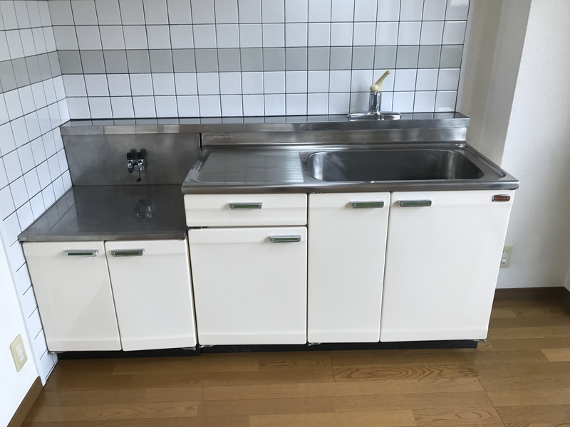 コーポラスF3【キャッシュバック対象物件】のキッチン|コンパクトなキッチンで掃除もラクラク