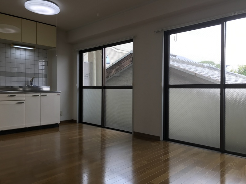 コーポラスF3【キャッシュバック対象物件】の居間・リビング|お子さんと一緒に遊べます