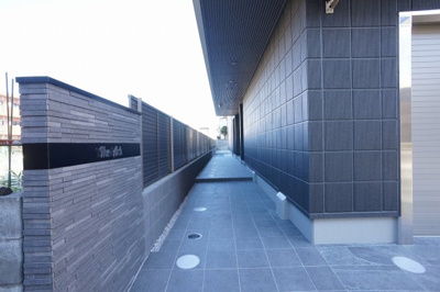 【その他共用部分】 | The Ark | 道路からエントランスまでのアプローチです