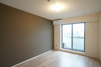 【洋室】 | The Ark | 8.3帖洋室内です