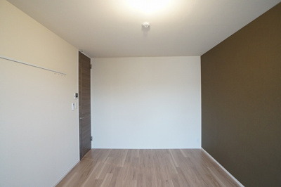 【洋室】 | The Ark | ベランダ側からの洋室内です