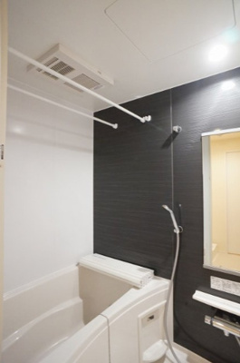 【浴室】 | The Ark | 乾燥機能と追い焚き機能給湯のある浴室です