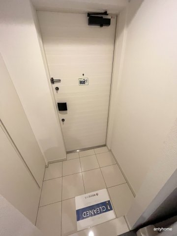 コンフォリア江坂　仲介手数料無料の玄関