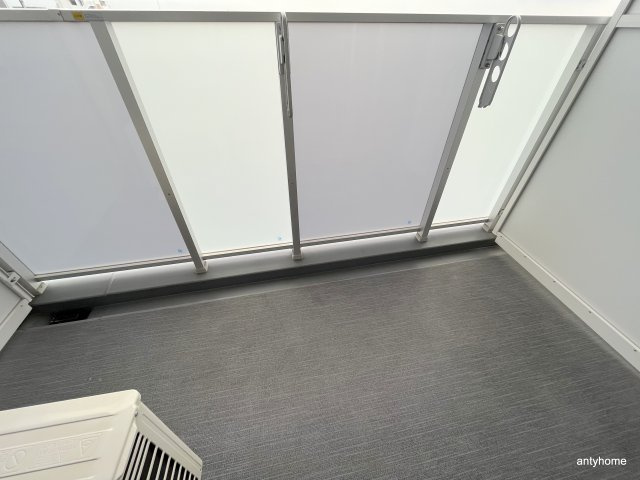コンフォリア江坂　仲介手数料無料のバルコニー