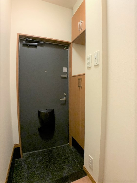 トラッドハウス愛宕の玄関