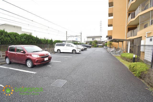 サンクレイドル吹上の駐車場