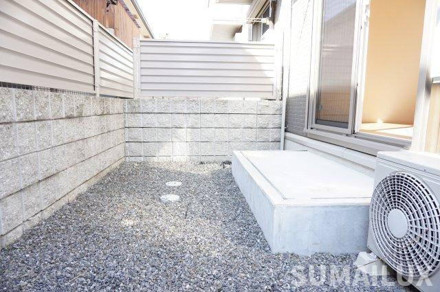 熊本市中央区子飼本町のアパートの庭