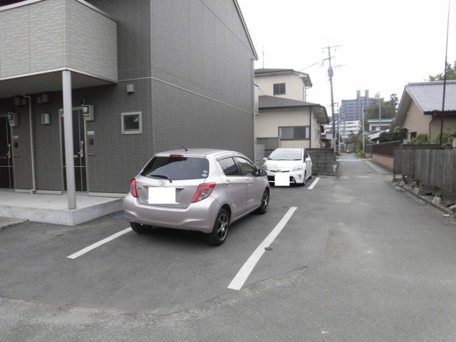熊本市中央区子飼本町のアパートの駐車場