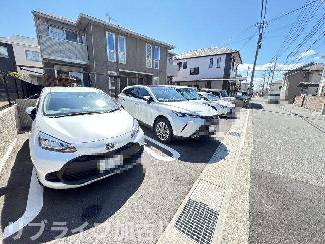 ピノコートDの駐車場