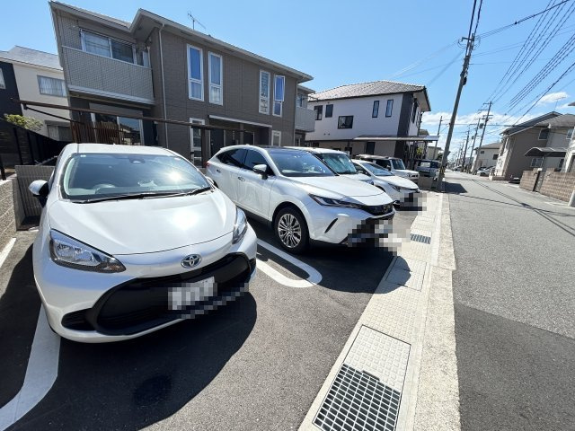 ピノコートDの駐車場