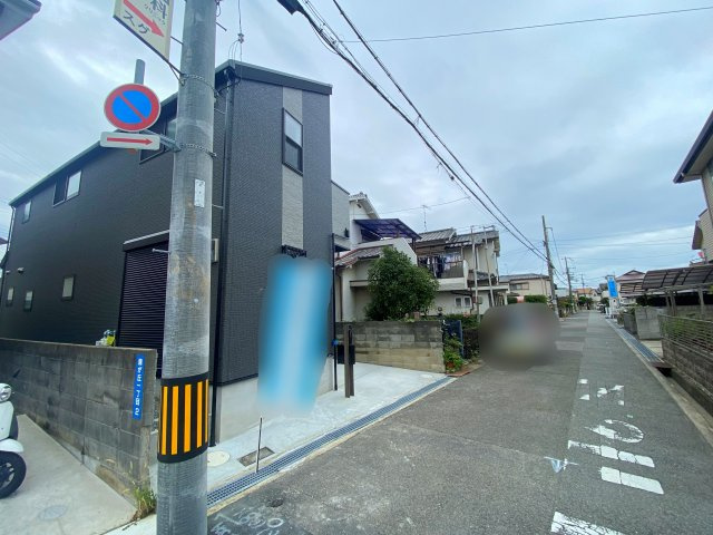 魚住町錦が丘　新築一戸建ての前面道路含む現地写真