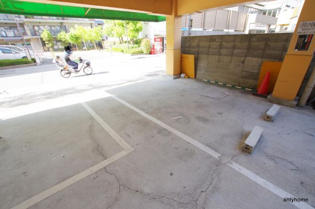 増田マンション　仲介手数料無料の駐車場