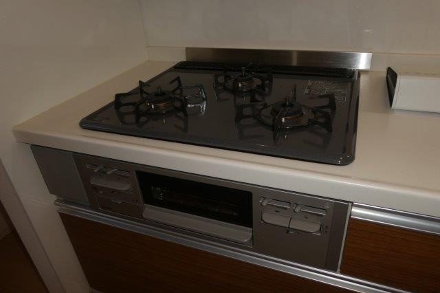ソラーナ浜ノ茶屋のキッチン|3口ガスコンロ