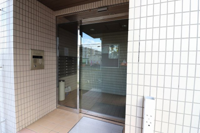 【エントランス】 | ハイウェール | 建物の内部です