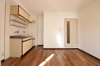 【居間・リビング】 | ハイウェール | コンパクトで使いやすい洋室です