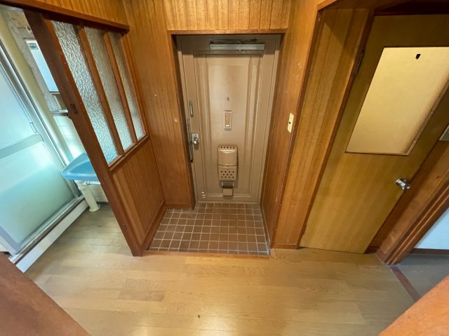 高木マンションの玄関