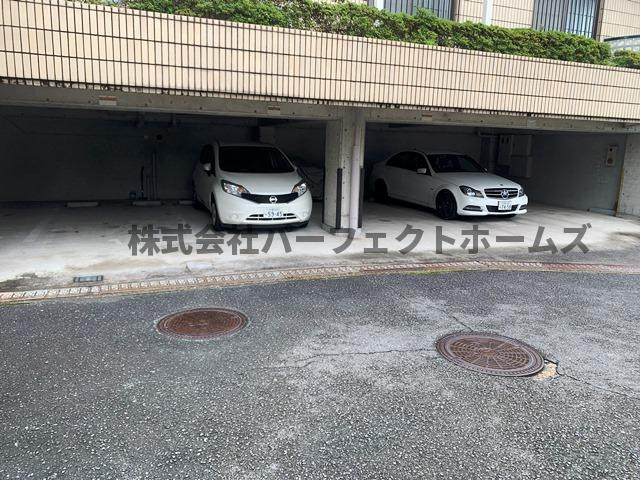 ニューハイツ岡山手の駐車場