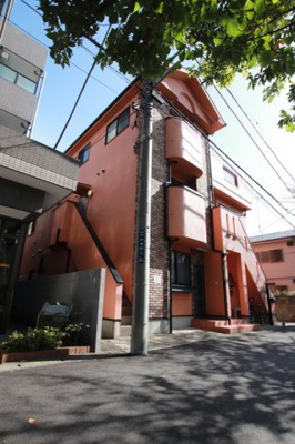 武蔵小杉駅最寄り川沿いのアパート