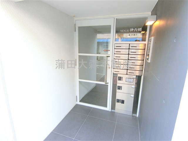 NEXUS(ネクサス仲六郷のエントランス