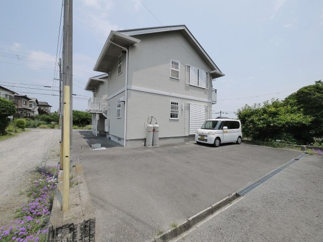 メゾン秋篠Ⅱの駐車場